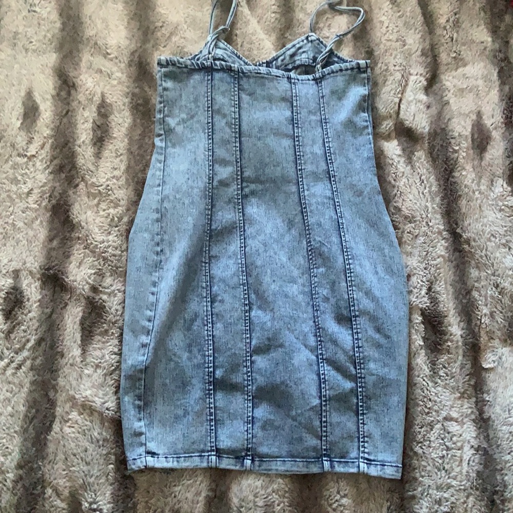 Dress - Picture 3 of 3
